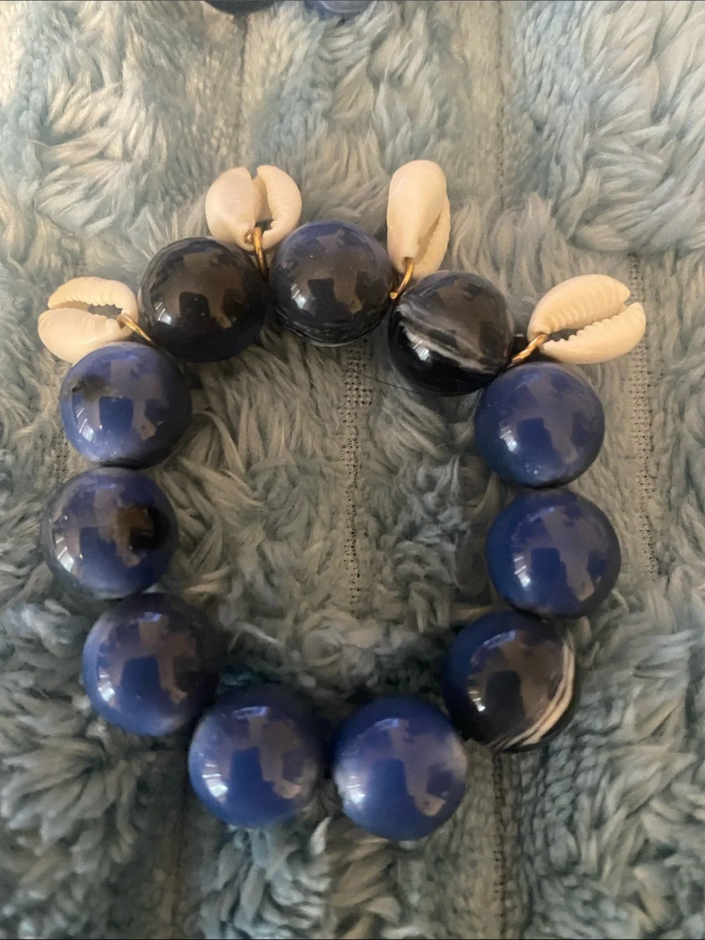 Set of 4 Beaded Coastal Cowrie Shell Napkin Rings Navy Blue & Marbled Black